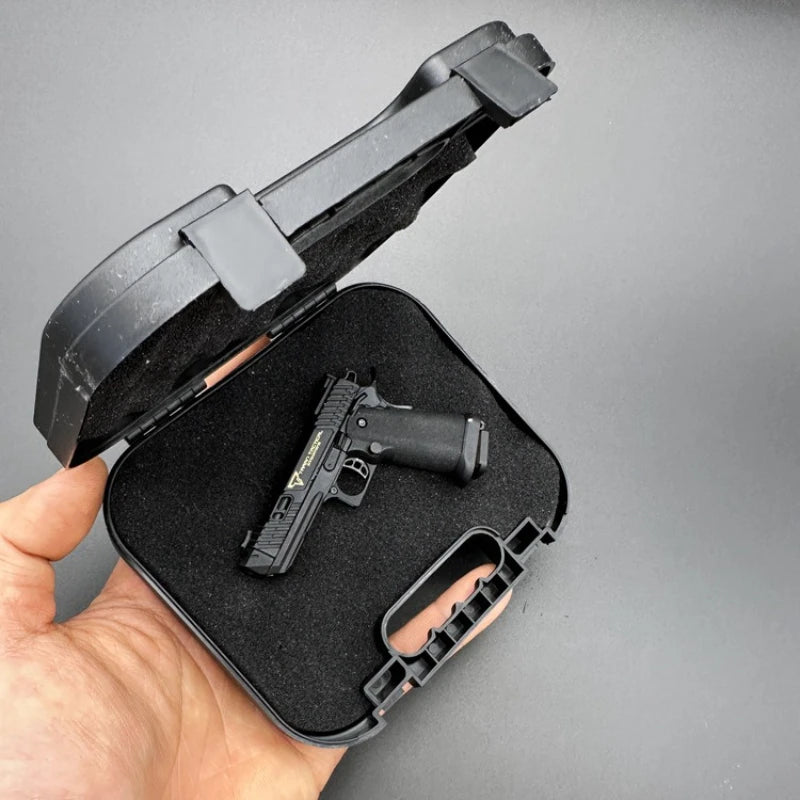 2025 New 1:3 Alloy Shell Ejection G34  Viper Keychain Gun Toy Model Detachable Decompression Toy Men's Gift Home Decor
