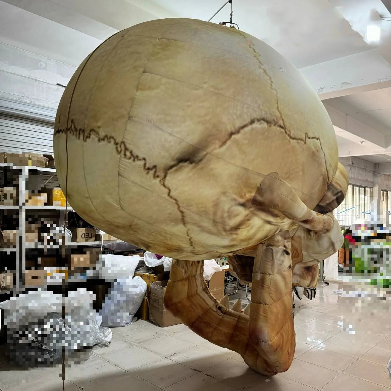 Giant Inflatable Skull with LED Eyes Scary Halloween Decor Glow in The Dark DJ Nightclub Prop Haunted House Party Decoration