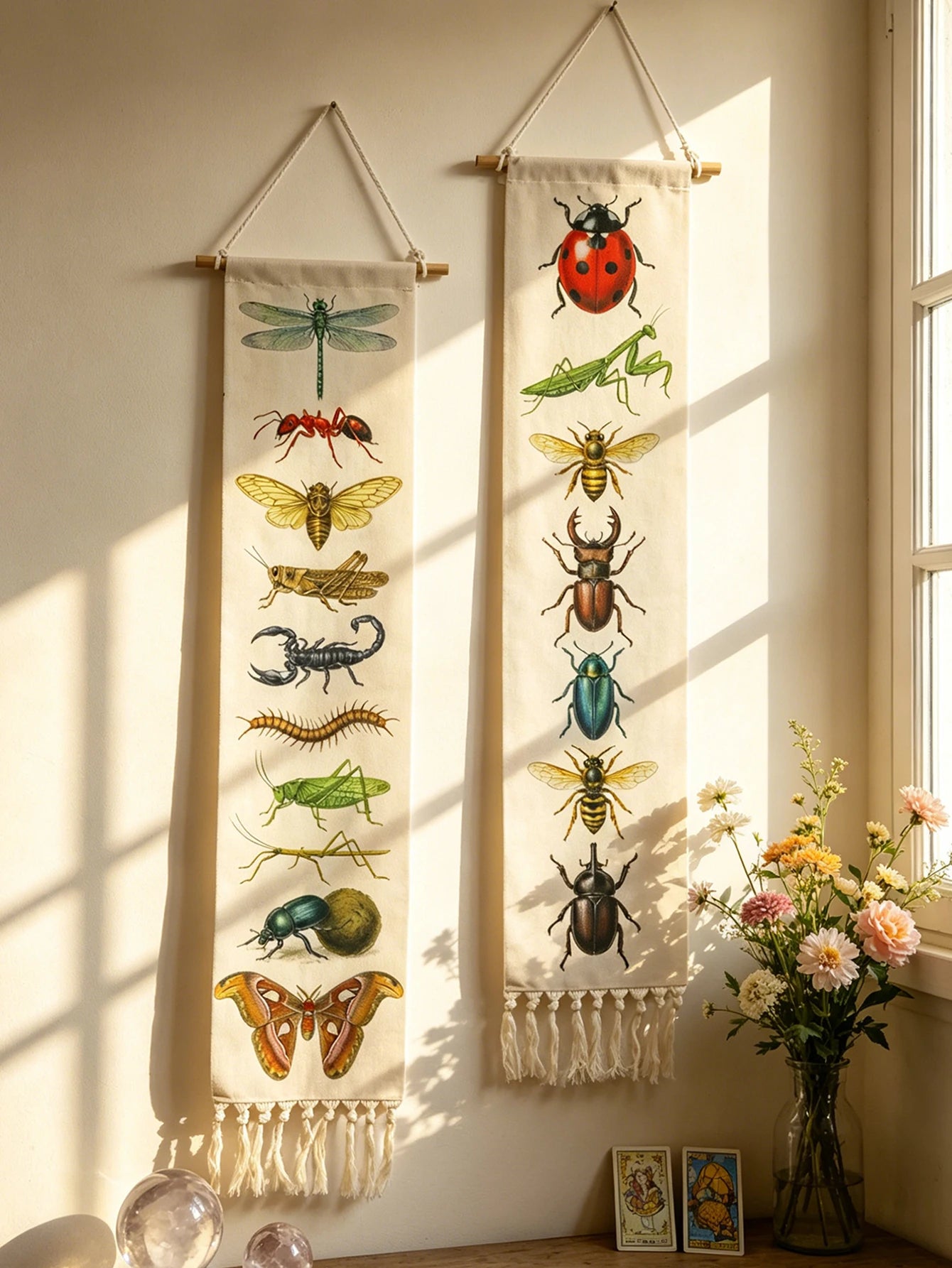 Vintage Insect Tapestry Wall Hanging, Retro Bug Art Print Tassel Banner Wall Art for Bedroom, Living Room & Dorm Aesthetic Decor