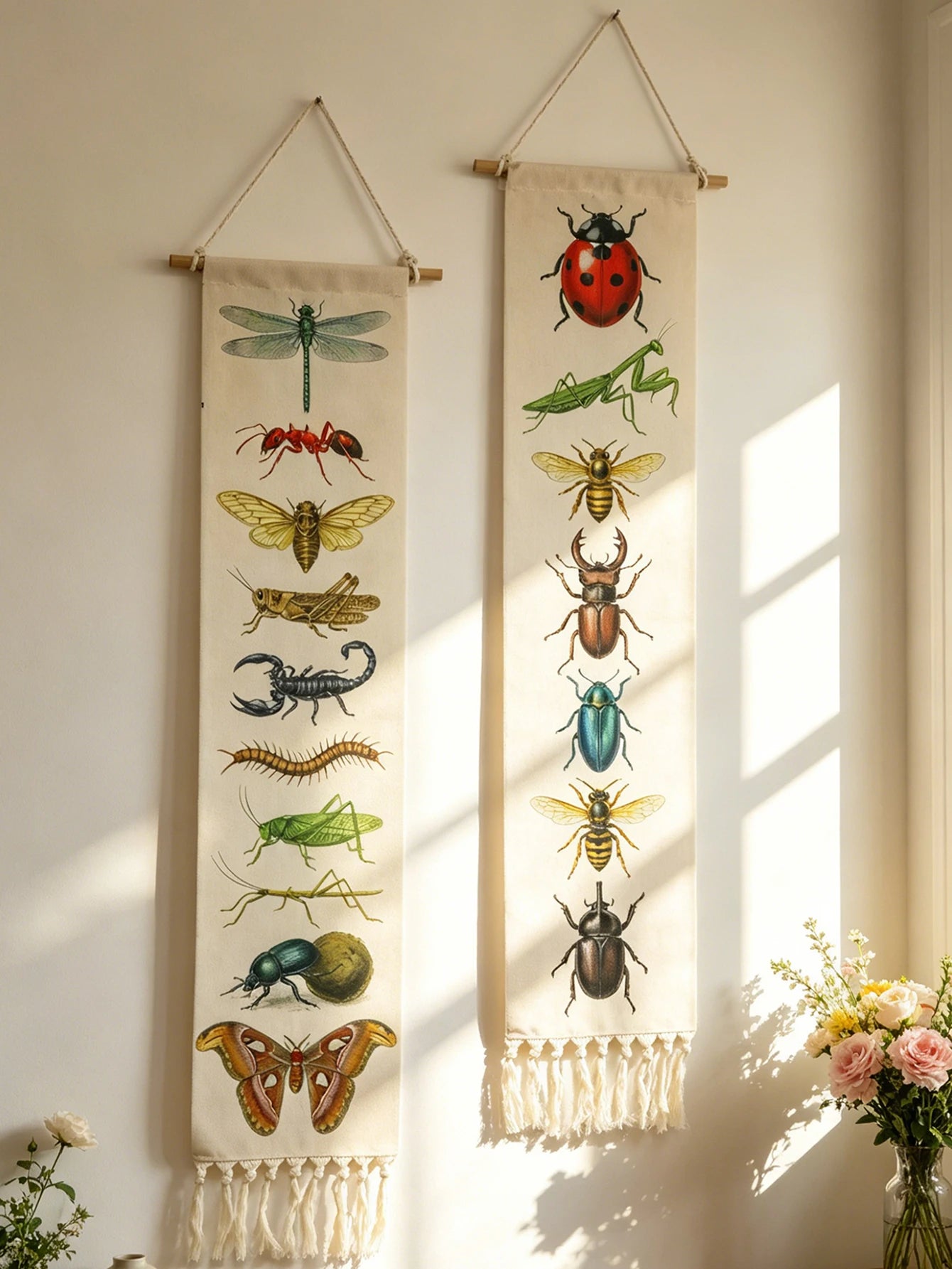 Vintage Insect Tapestry Wall Hanging, Retro Bug Art Print Tassel Banner Wall Art for Bedroom, Living Room & Dorm Aesthetic Decor